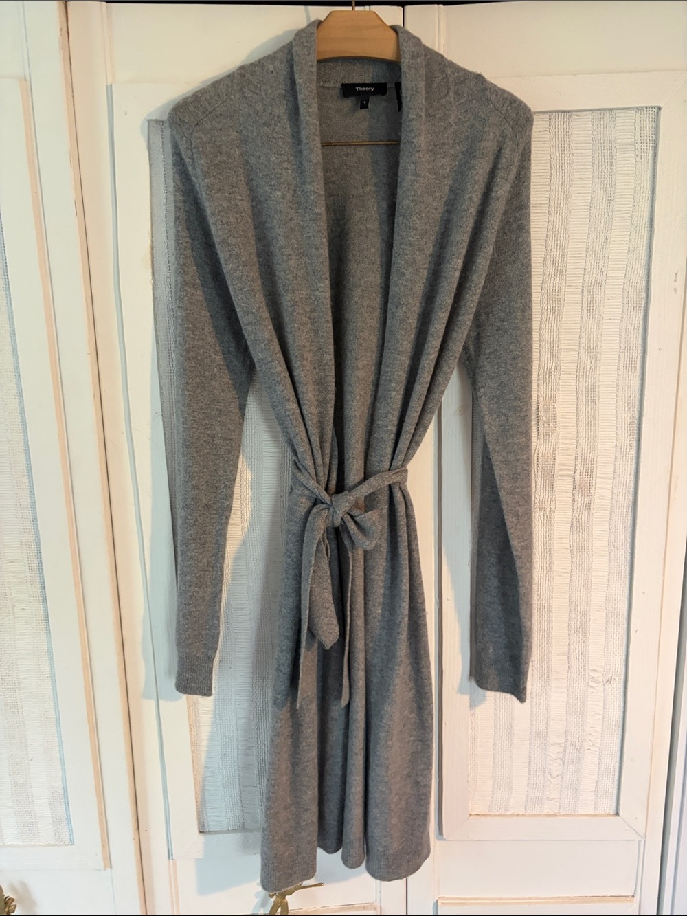 Nwot Theory 100% Cashmere sweater with tie.size S